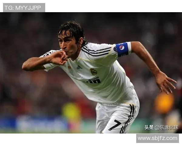 《足坛传奇人物传记集锦：从崛起到辉煌的球星故事》